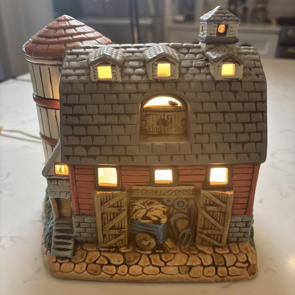 VTG 1988 Lefton "Colonial Village" Cole's Barn 06750 Farmhouse Silo‎ Illuminated